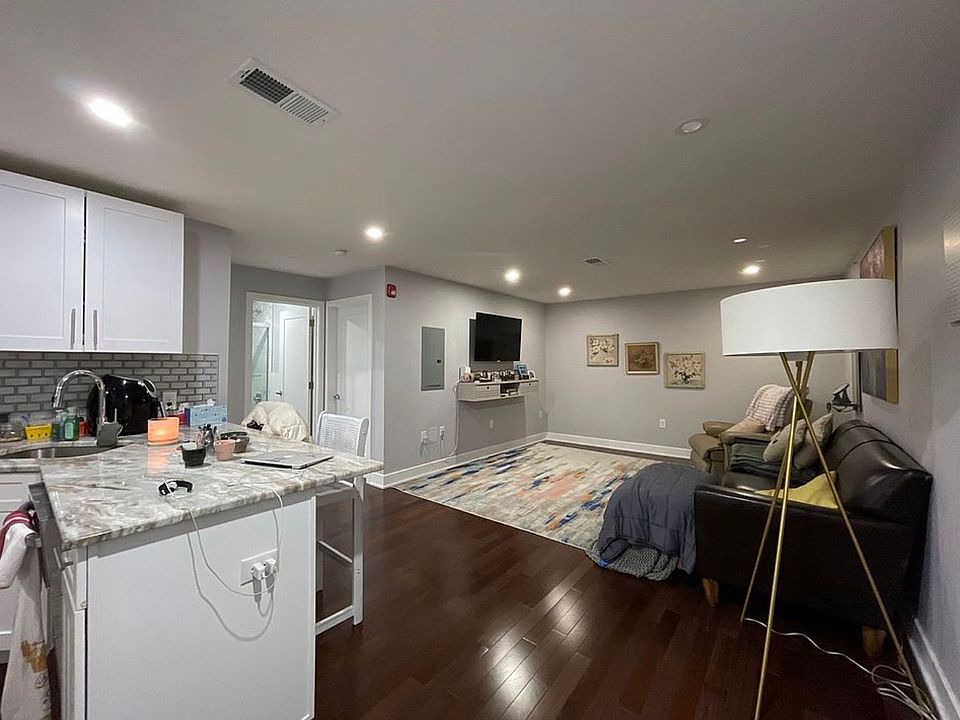 1st image of 302 Richmond St #25A