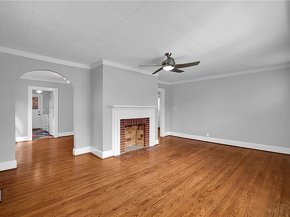 2nd image of 305 Broad St