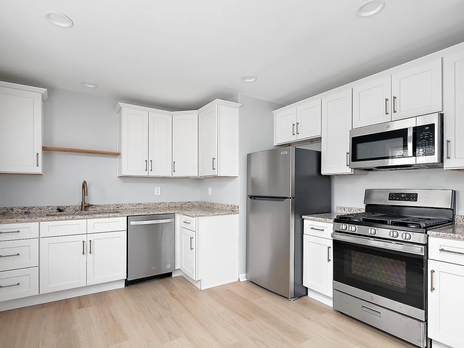 3 bed, 1025 sqft, $1,875 — Photo 2