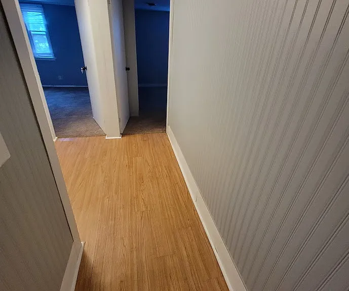 437 E Doty Ave — Photo 9