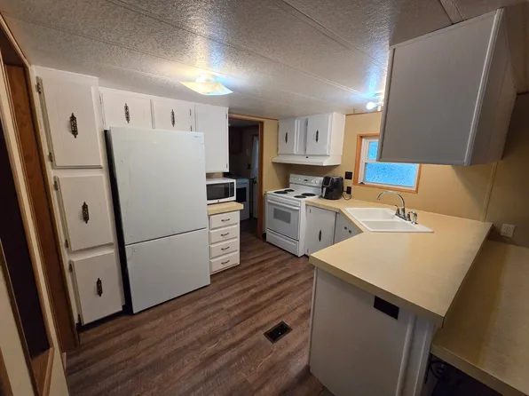 64 F St SW #64, Navarre, OH 44662