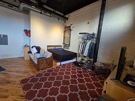 4th image of 3033-47 Ruth St #1E
