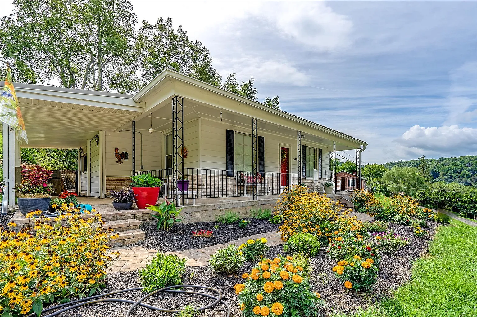 126 Indian Ln photo 1