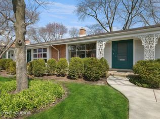 625 Carriage Hill Dr, Glenview, IL 60025