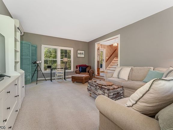 5th image of 23 Country Hill Rd