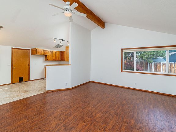 5th image of 748 SE Breitenbush Ln