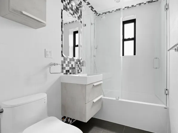 1119 Ocean Parkway image 6 of 11