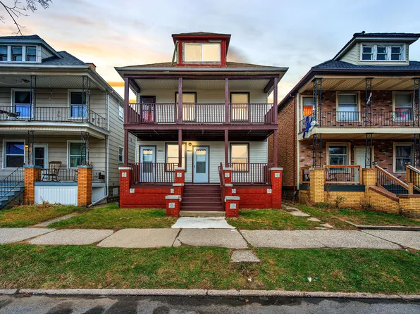 9506 Charest St, Hamtramck, MI 48212