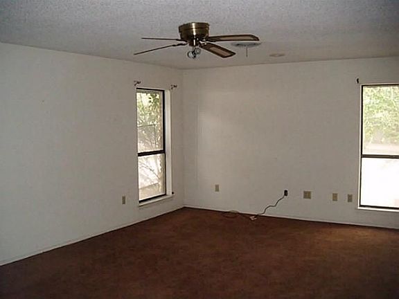 4th image of 735 Oldham Ct W
