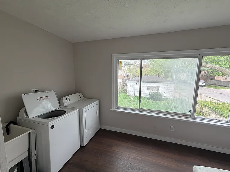 7959 S Saginaw Ave — Photo 11