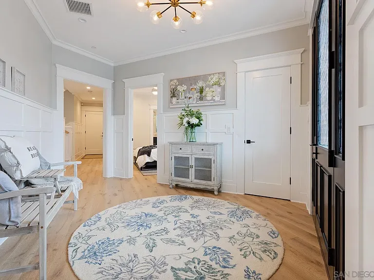 1048 Isabella Ave — Photo 5
