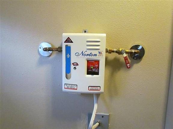 INSTANT TANKLESS HOT WATE