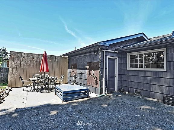 2nd image of 5016 84th St NE