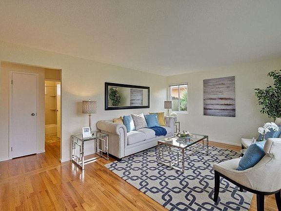 3rd image of 2439 Moraine Dr
