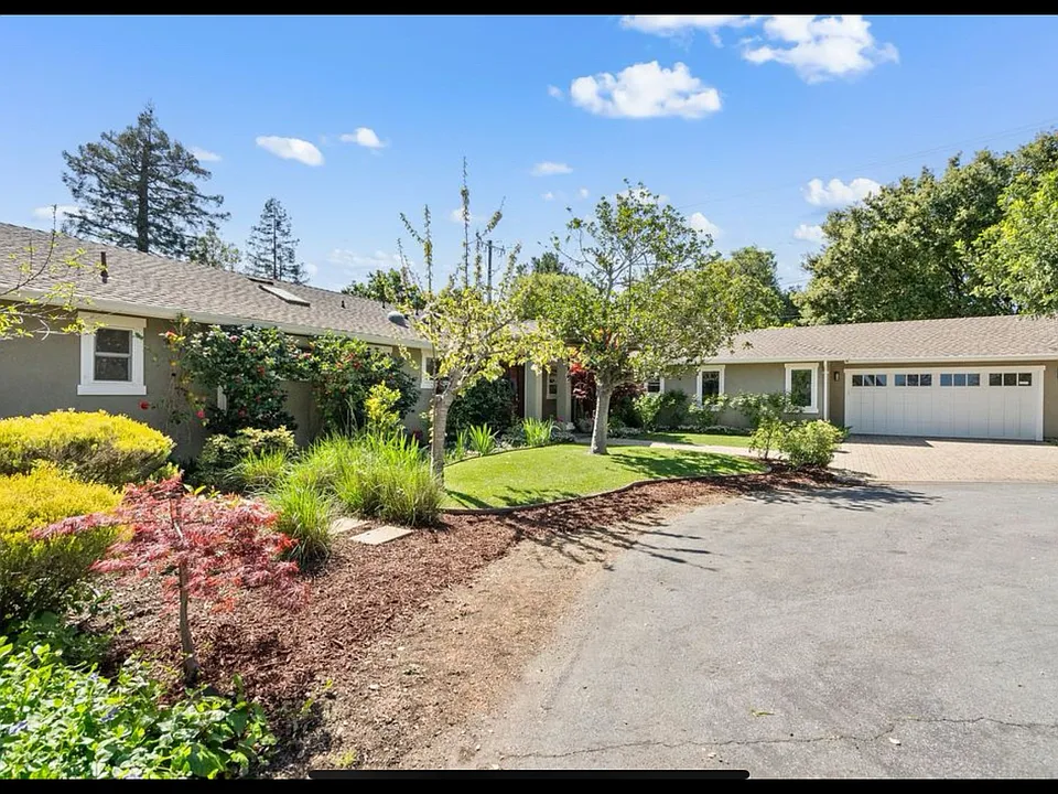 33 Mayer Ct