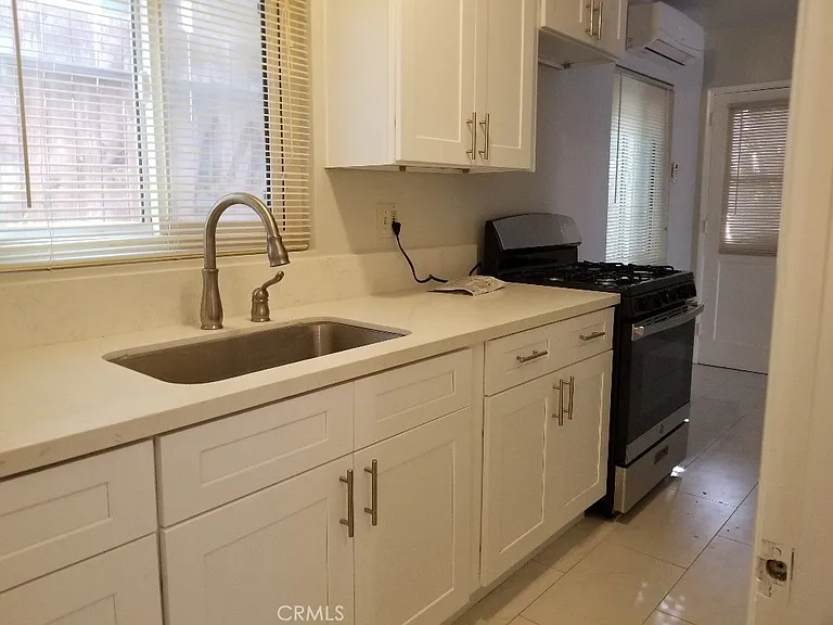 285 N Holliston Ave #1 — Photo 3