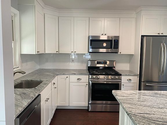 4th image of 4 Dupont Ct