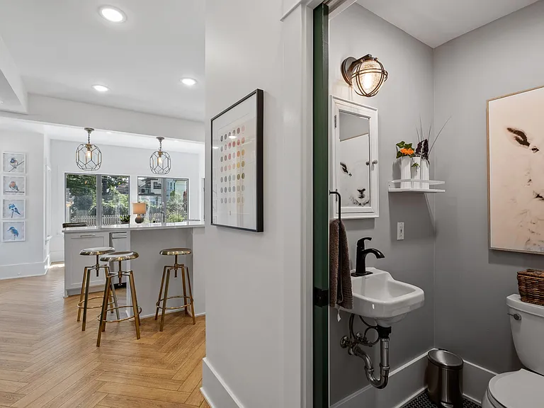 1310 Lake Dr SE — Photo 16