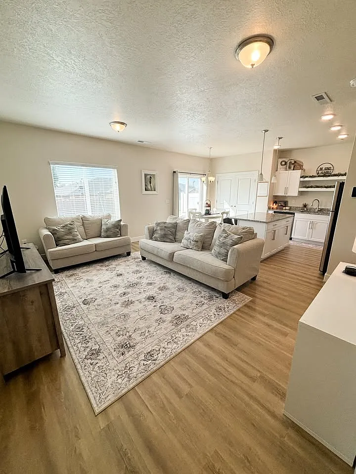 3 bed, 2.5 bath, 1530 sqft, $2,000 — Photo 3