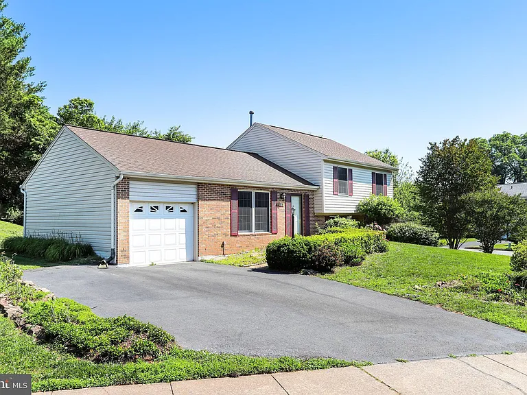 1803 E Beech Rd — Photo 3