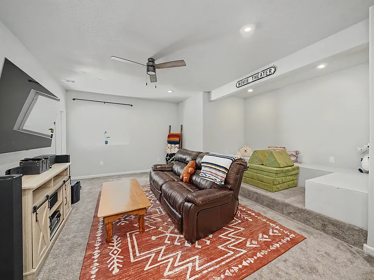6339 Knapp Dr — Photo 32