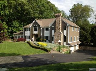 14 Snow Crest Ct, Old Tappan, NJ 07675