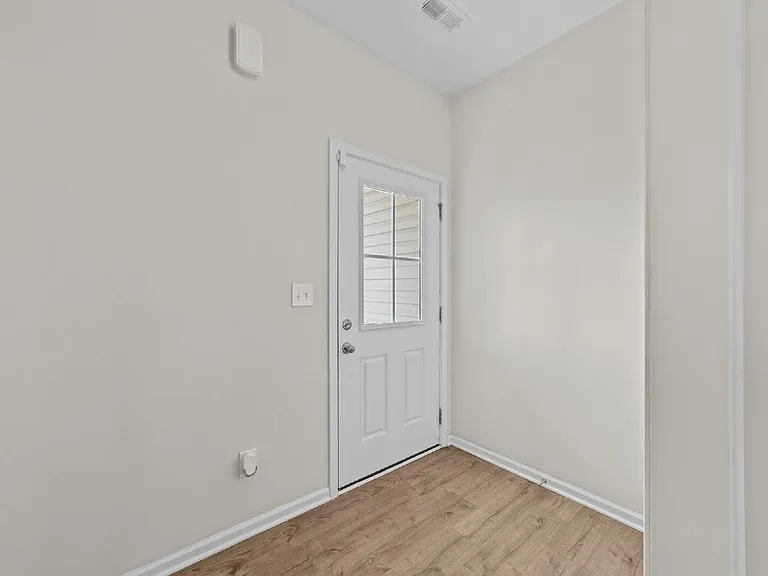 220 Brisbane Dr — Photo 5