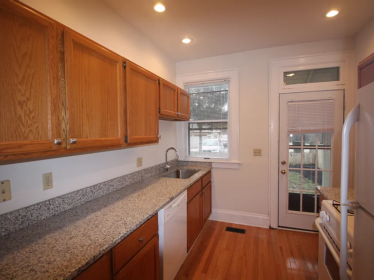 74 W Greenwood Ave — Photo 2