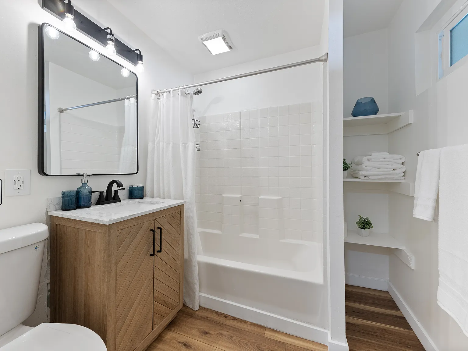 3 bed, $3,612 — Photo 1