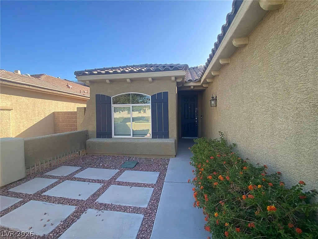 3 bed, 2.0 bath, 1874 sqft, $2,250 — Photo 4