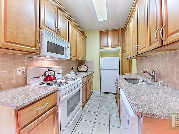 4th image of 10914 Ascan Ave APT 2D
