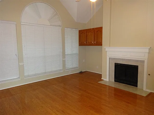 4 bed, 2.5 bath, 2856 sqft, $2,975 — Photo 4