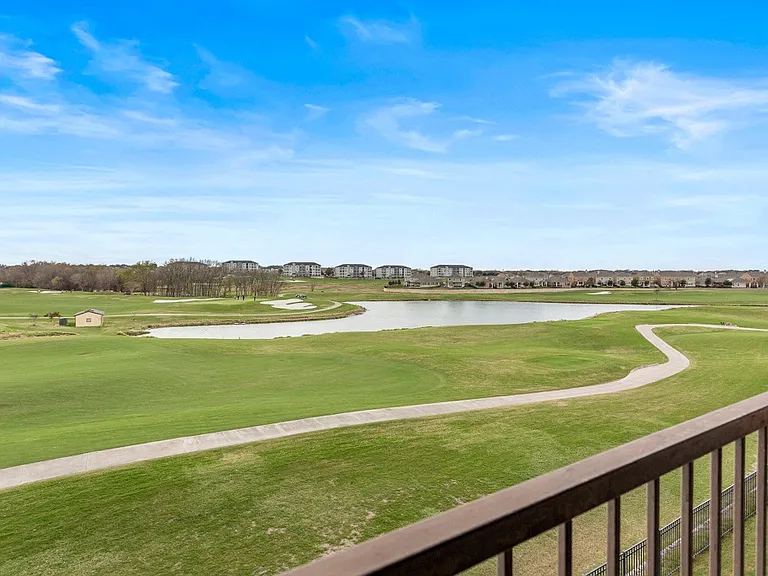 Golf course and other stunning views available!