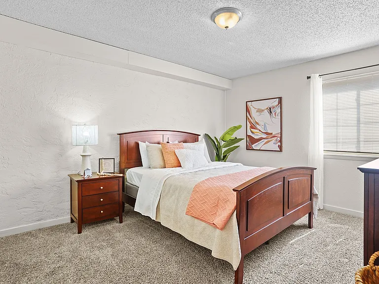 Regency Point Luxury Apartments — Photo 32