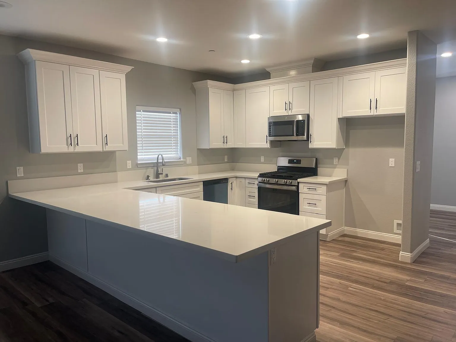3 bed, 2.5 bath, 2054 sqft, $2,850 — Photo 3
