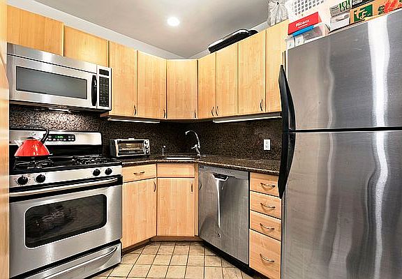 5th image of 46 W 69th St APT 6