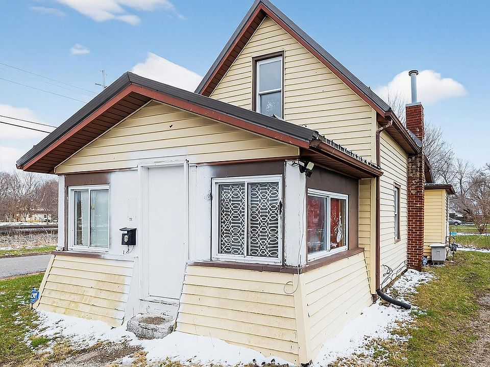 1st image of 711 Rue St