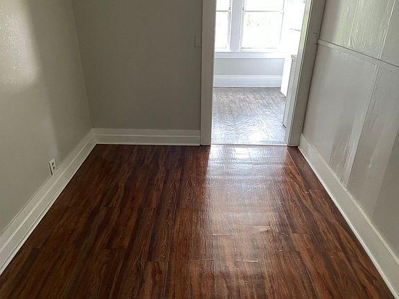 5th image of 820 College St #D1872993c