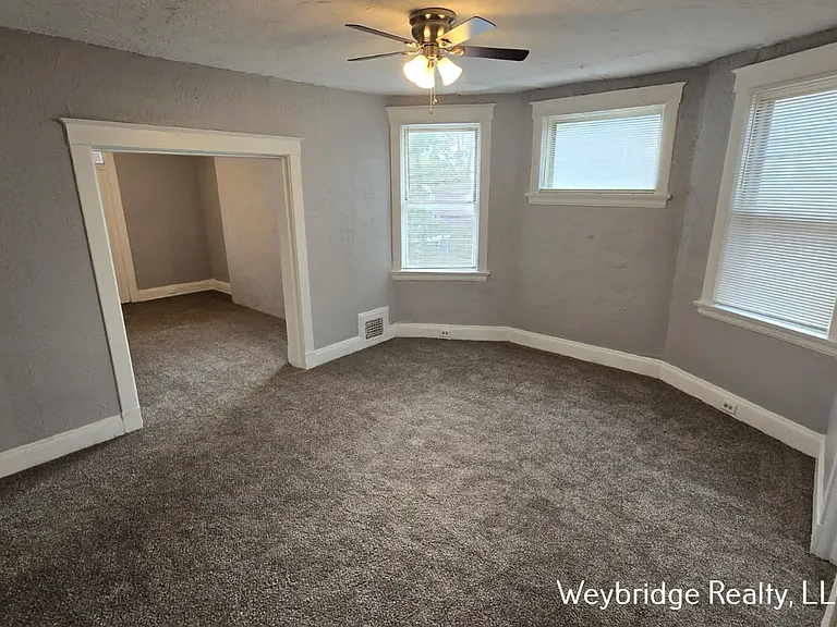 Gilbert 3209 — Photo 4