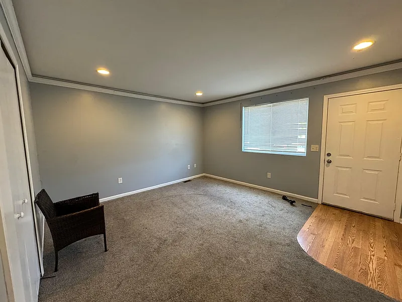 3 bed, 1.0 bath, 1008 sqft, $1,400 — Photo 3
