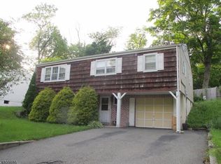 25 Pine Cone Ln, Sparta, NJ 07871