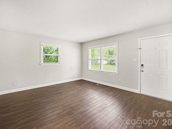 5th image of 3700 Sargeant Dr