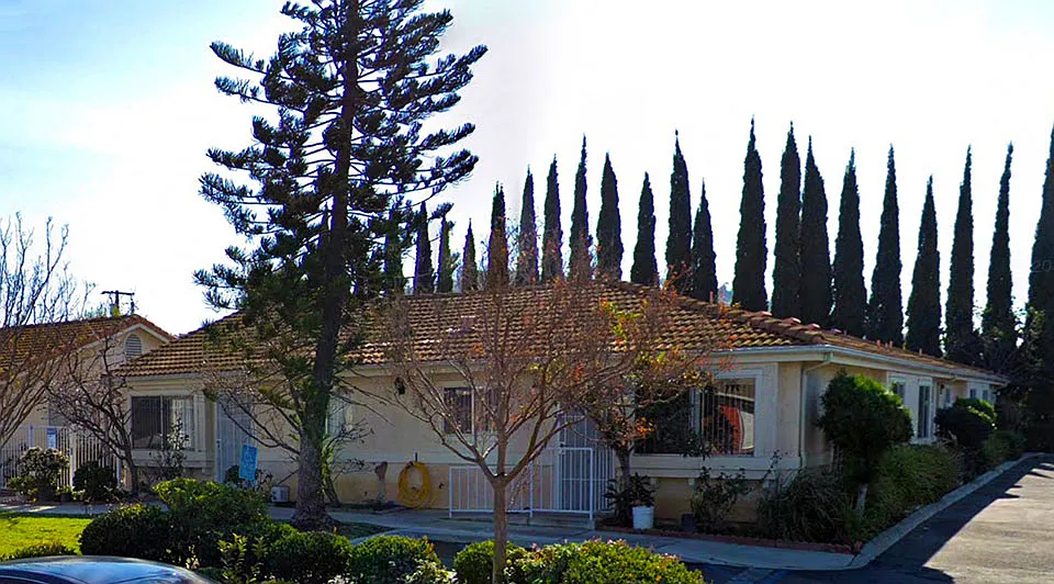 Building Photo 3