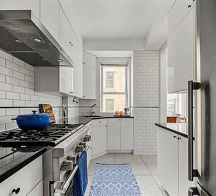 5th image of 300 Riverside Dr APT 8E