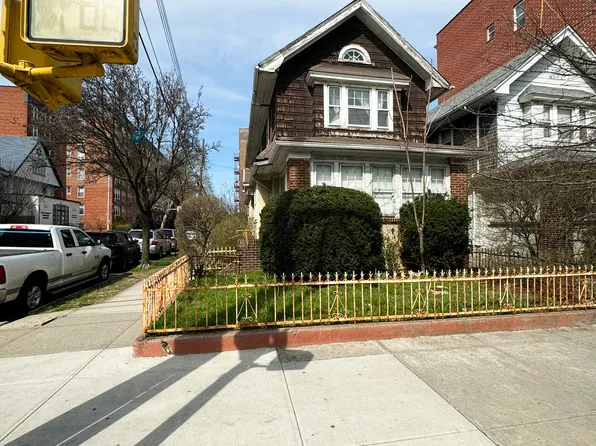 1595 East 13th Street image 1 of 4