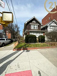 1595 East 13th Street