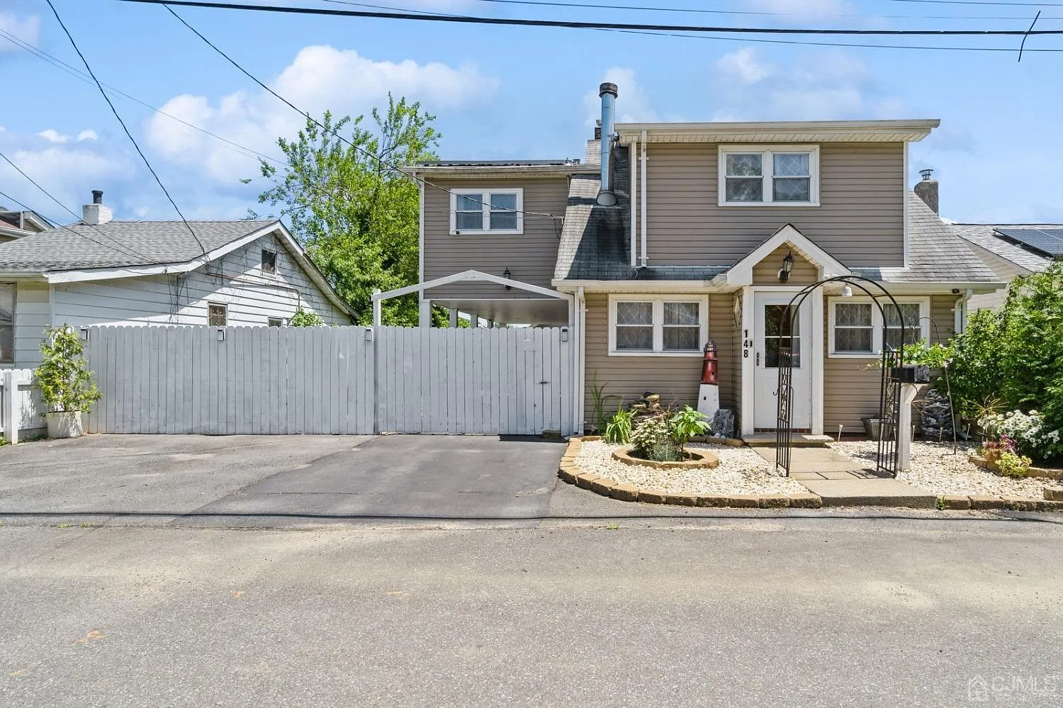 4 bed, 1.5 bath, 1564 sqft, $3,500 — Photo 1