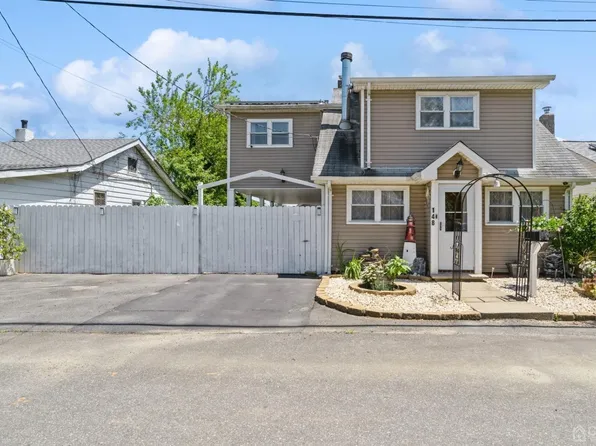148 McKinley Ave, Laurence Harbor, NJ 08879
