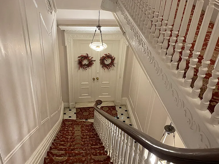 240 E 15th St #7 — Photo 9