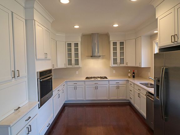 2nd image of 624 Pamela Ln